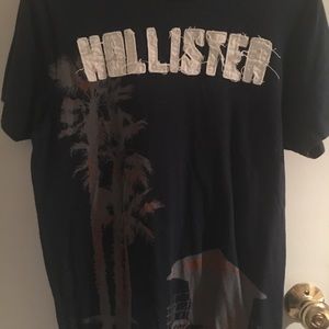Medium men’s Hollister tee